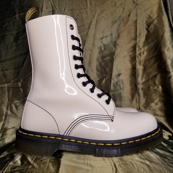Dr. Martens x Marc Jacobs 1490 Redux Grunge patent leather boots in "Vanilla" - Picture 2 of 4